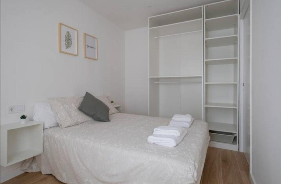 Apartment Close To The Beach Sant Adria de Besos Bagian luar foto