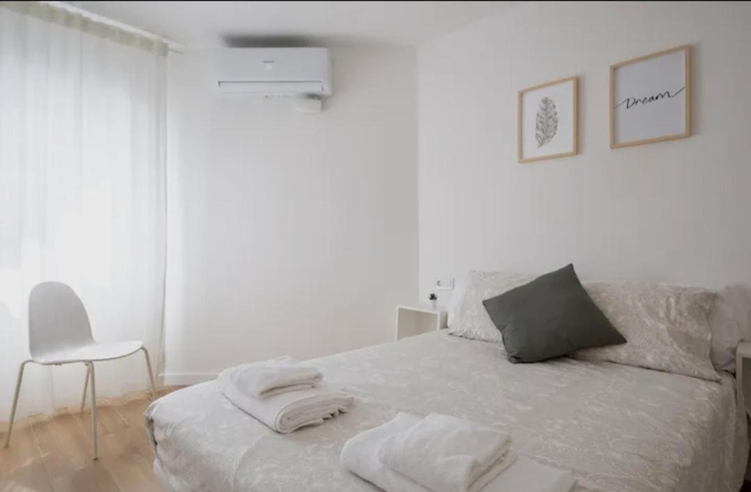 Apartment Close To The Beach Sant Adria de Besos Bagian luar foto