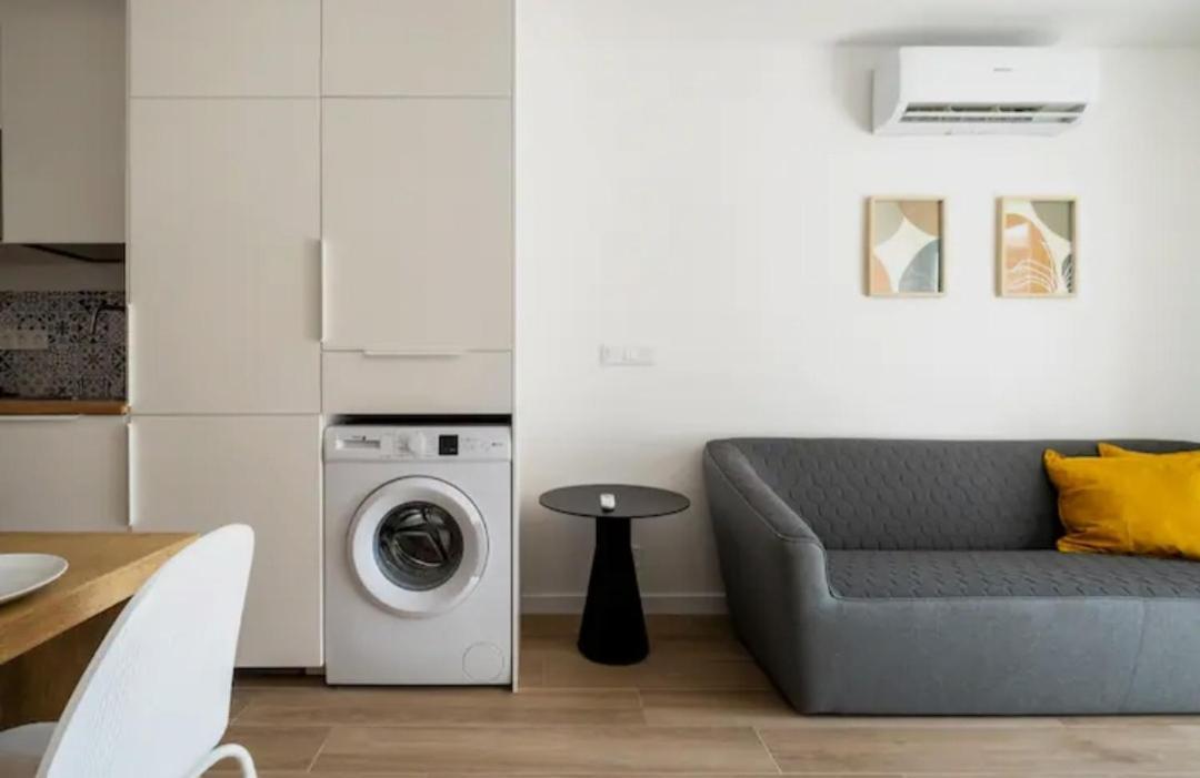 Apartment Close To The Beach Sant Adria de Besos Bagian luar foto