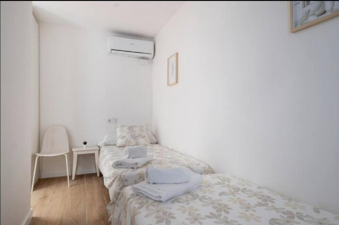 Apartment Close To The Beach Sant Adria de Besos Bagian luar foto